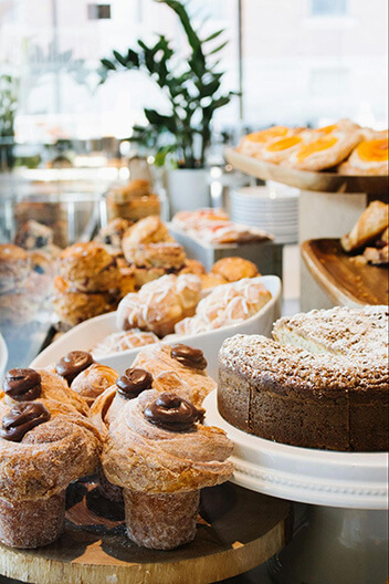 Brunch met koekjes en taartjes